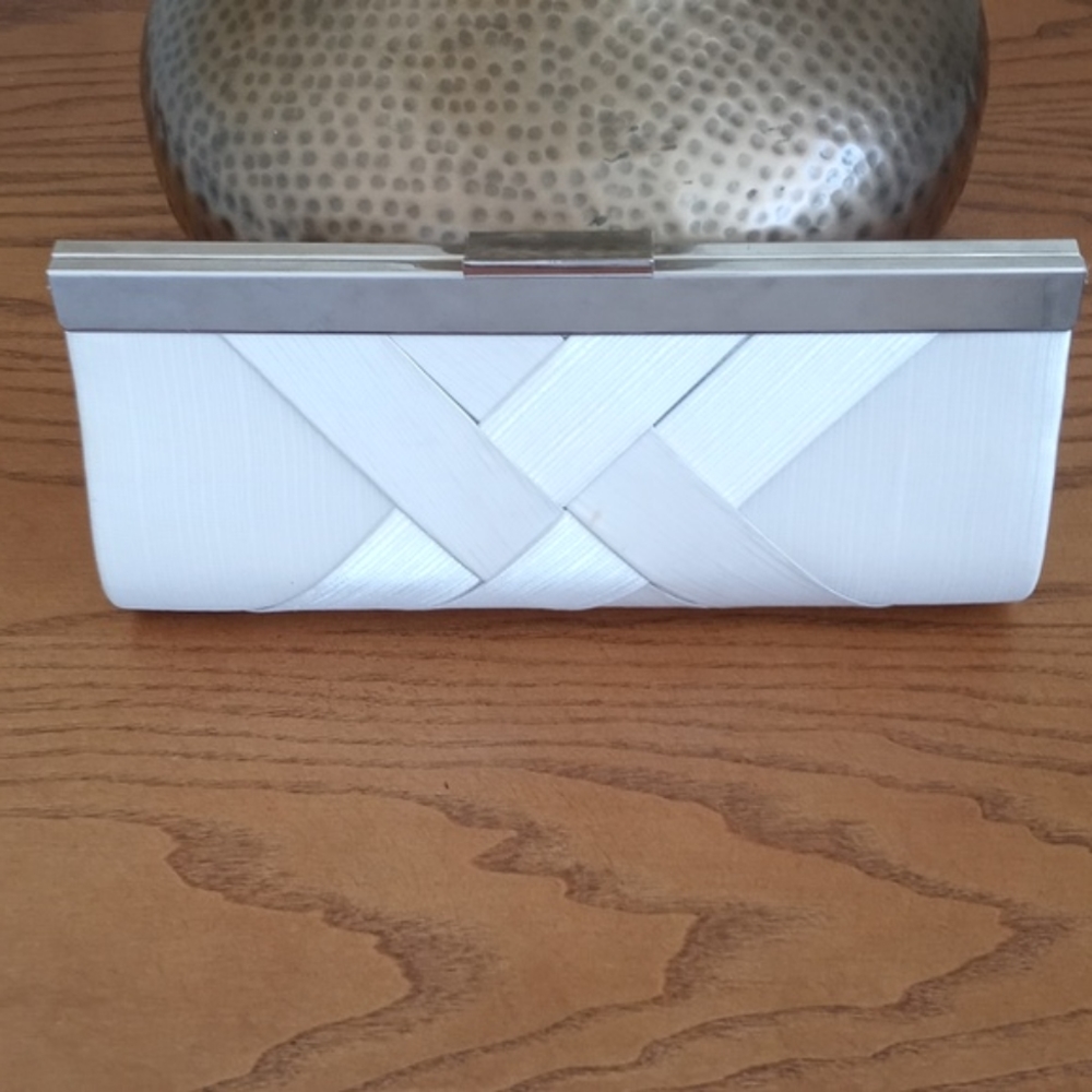 Vintage Art Deco Style White Satin Criss Cross Clutch with Hidden Chain - Picture 16 of 16